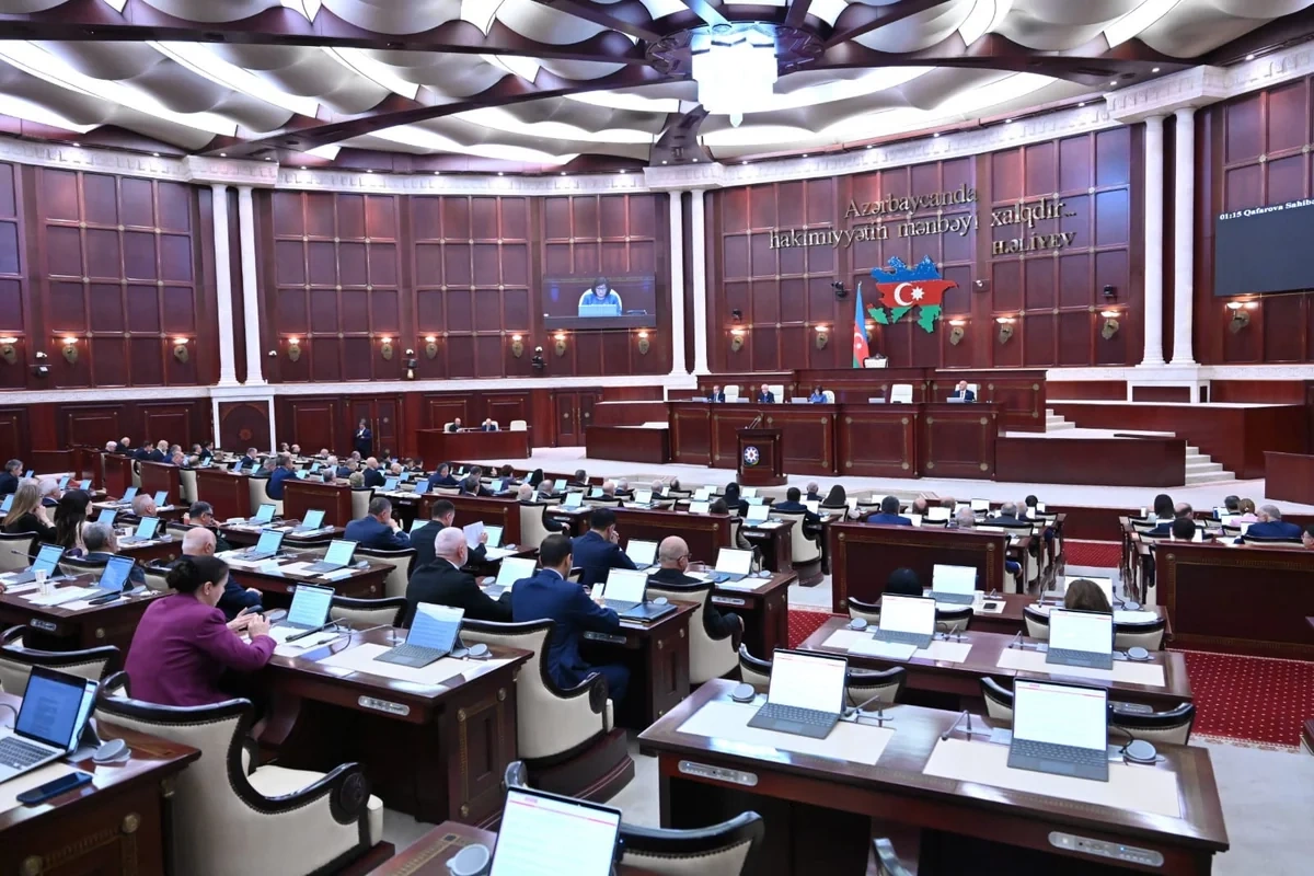 Milli Məclisin payız sessiyasının növbəti plenar iclası başlayıb, 12 məsələ müzakirə ediləcək