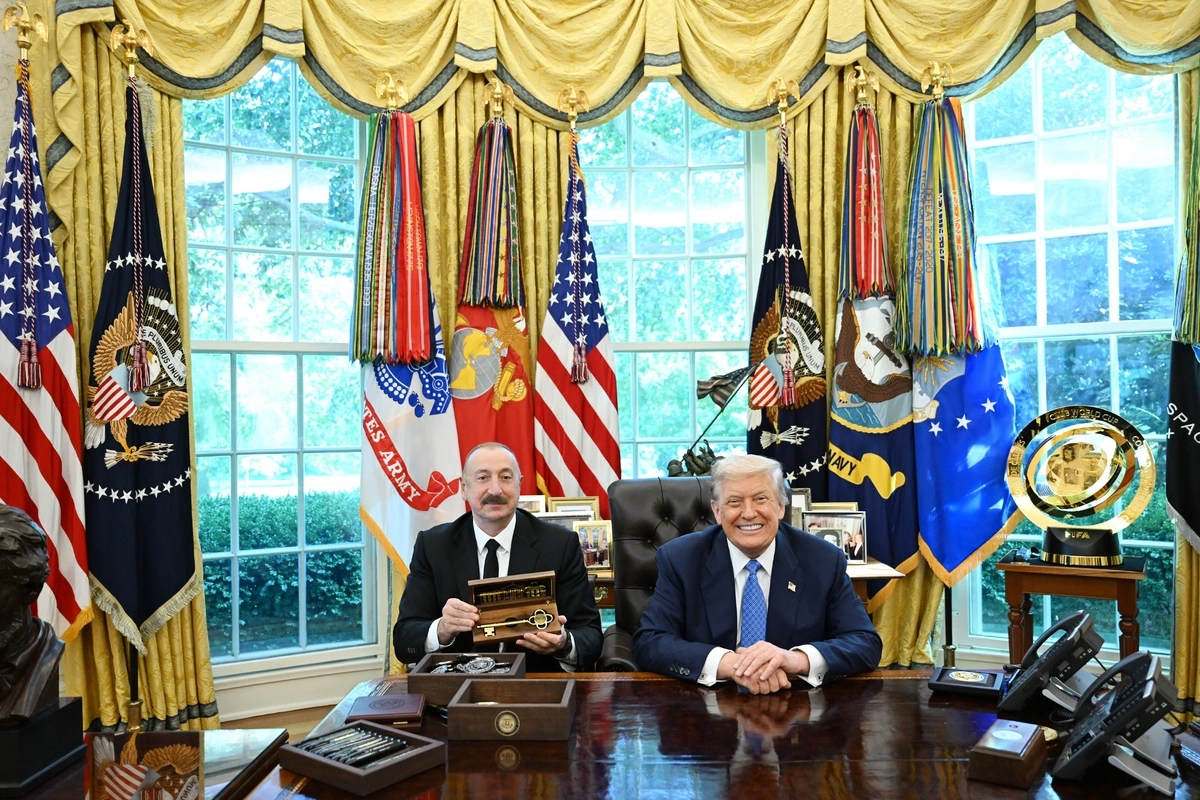 Donald Trump presented Ilham Aliyev with a symbolic key to the White House Donald Trump presented Ilham Aliyev with a symbolic key to the White House