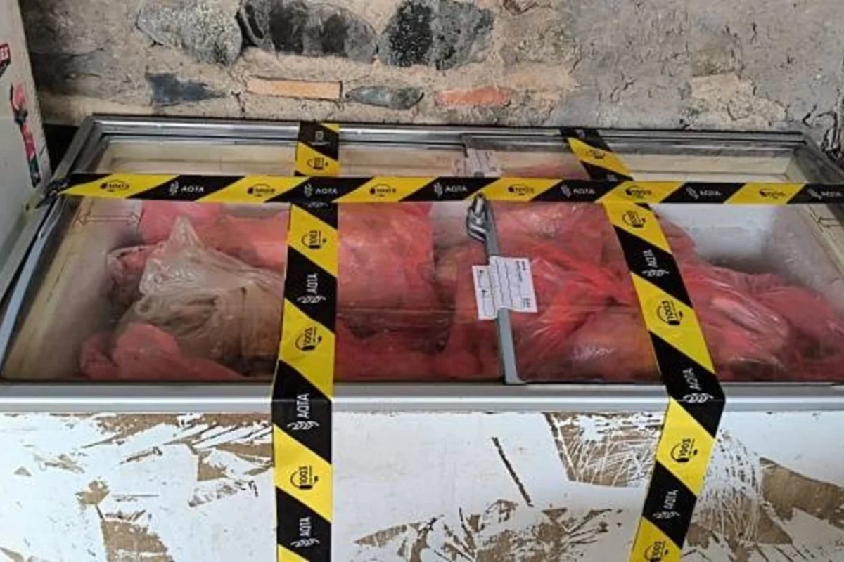 Antisanitar şəraitdə dönər əti hazırlayan sexin fəaliyyəti DAYANDIRILDI