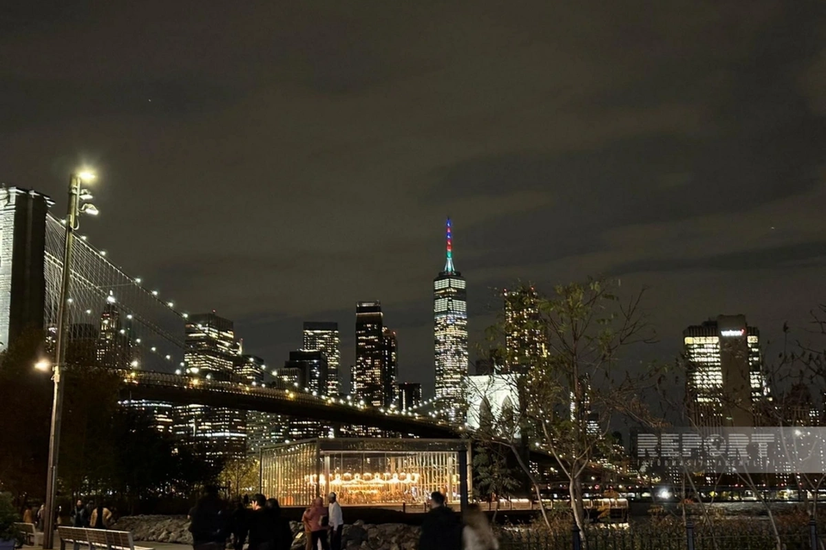 Небоскребы Нью-Йорка подсвечены цветами флага Азербайджана