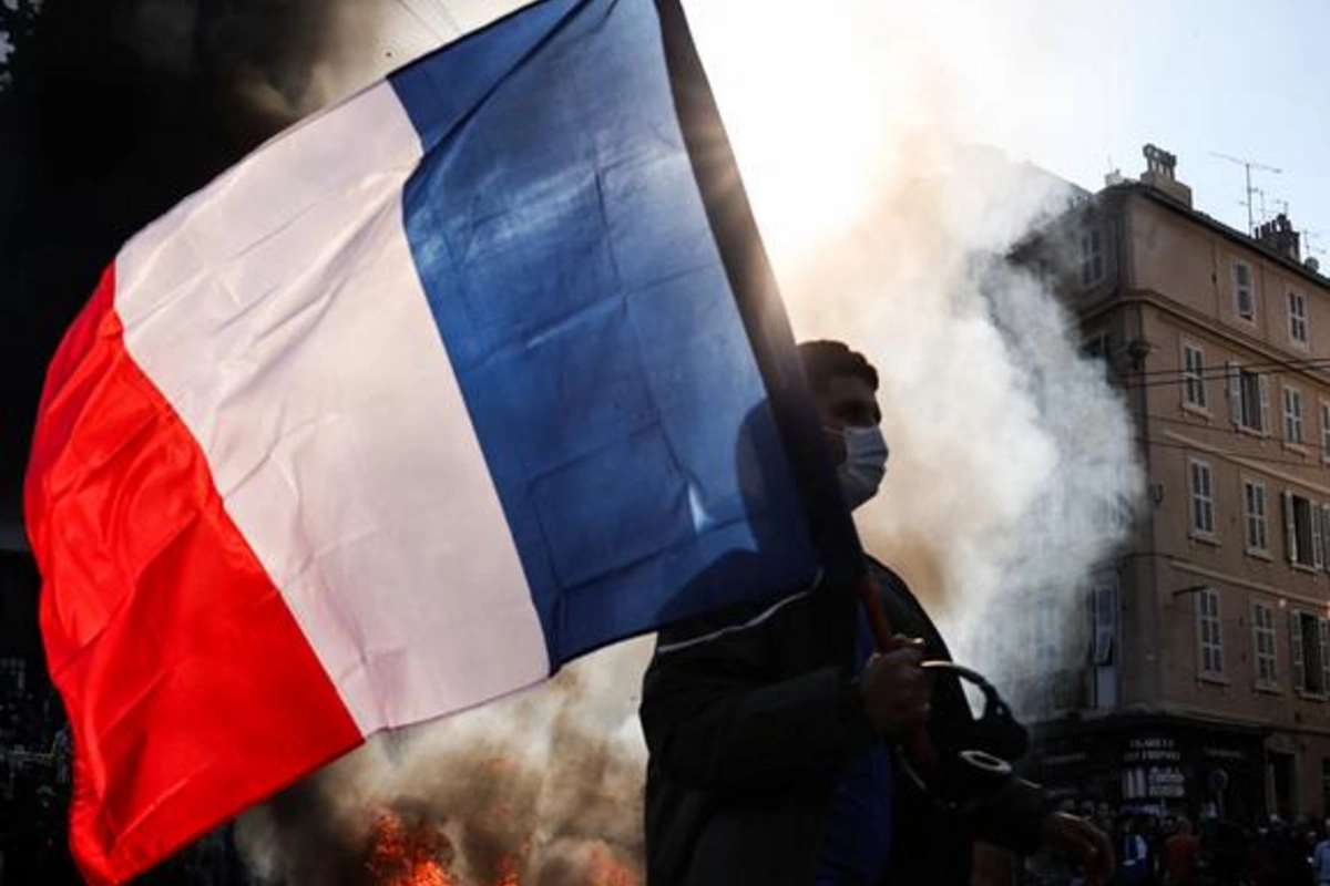 State of Emergency May Be Declared in France Due to Mass Riots