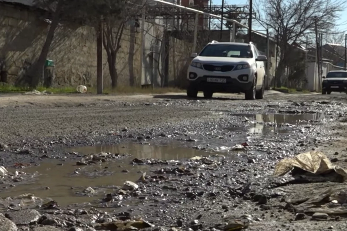 Qurum qazıntı işləri apardı, yollar keçilməz oldu