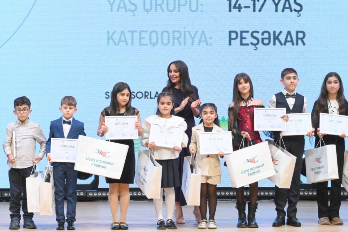 Leyla Əliyeva və Alyona Əliyeva  mükafatlandırma mərasimində iştirak ediblər