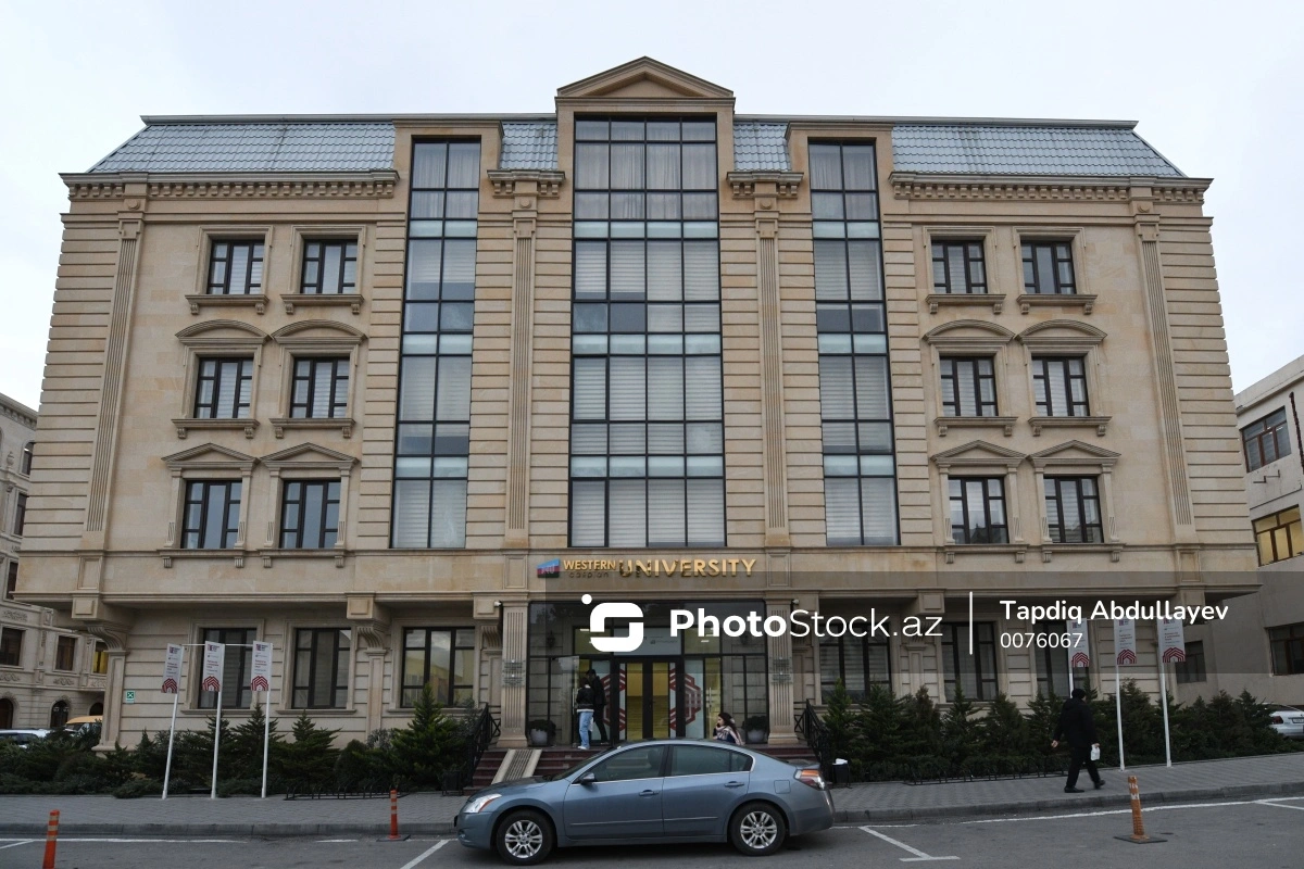 Tələbələrdən universitetdə tətbiq edilən bəzi qaydalardan narazılıq: Dərslər həftəsonu keçirilir, bufet işləmir