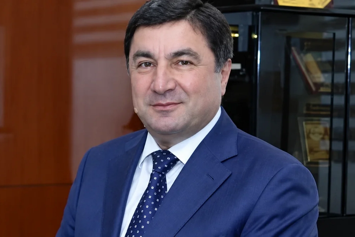 Qalmaqallı sabiq məmurun oğlunun ölkədən çıxışına stop qoyuldu