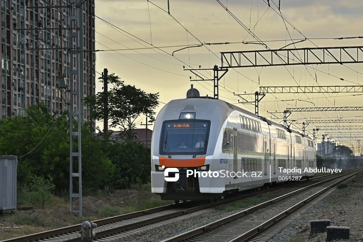 Bakı-Sumqayıt istiqamətində hərəkətdə olan qatar qarşısına çıxan piyadanı vurdu