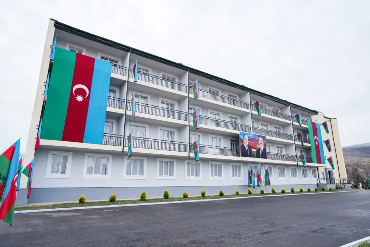 Azərbaycanda bir qrup hərbçiyə MƏNZİLLƏR VERİLDİ