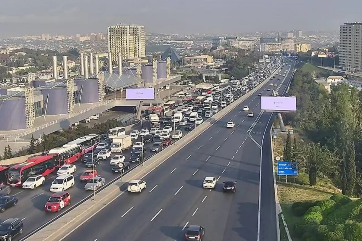 Bakıda bu yollarda tıxac yaranıb