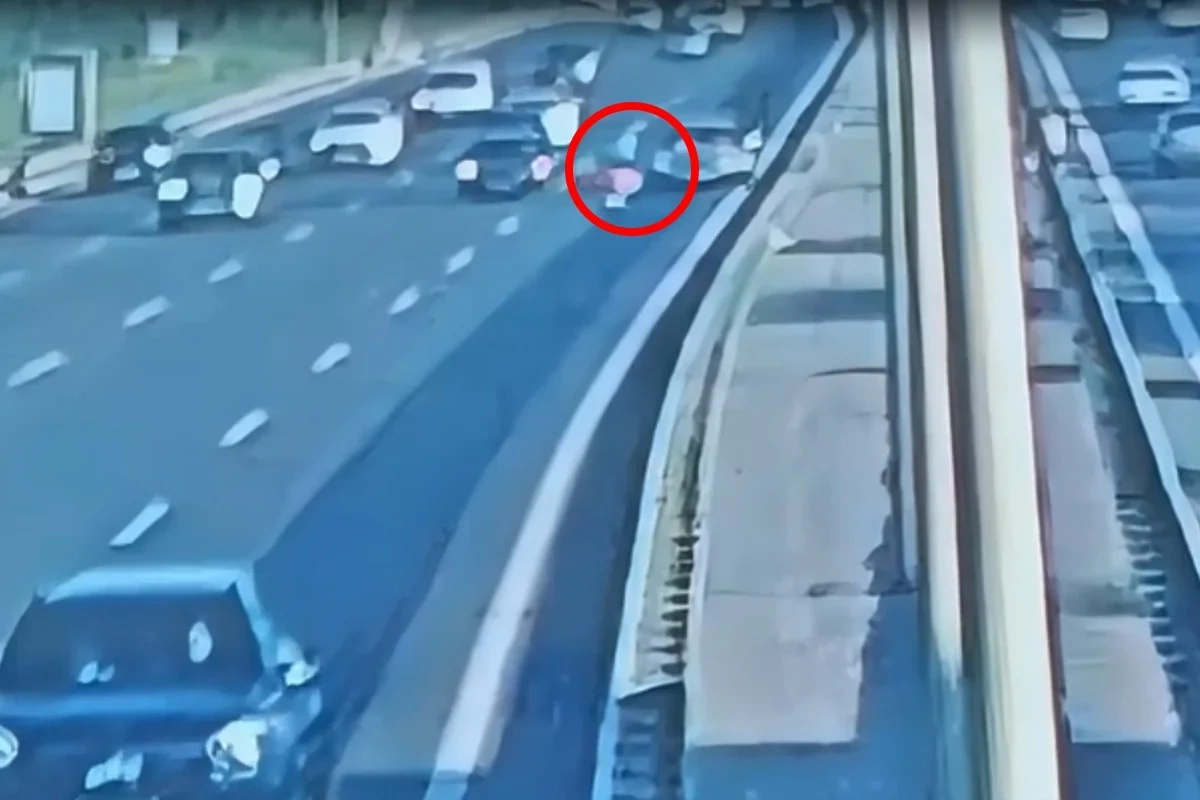 Yolunu qısaltmaq istədi, həyatından oldu - DƏHŞƏTLİ QƏZA