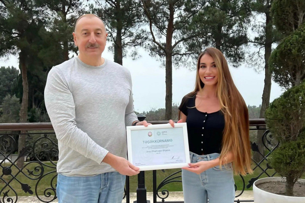 Prezident Arzu Əliyevanı təltif edib Prezident Arzu Əliyevanı təltif edib