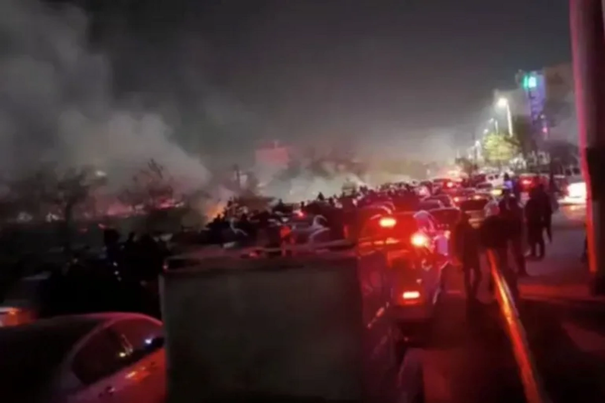 Tehran 70 saatdan çoxdur ki, internetsizdir - SMS də göndərmək olmur