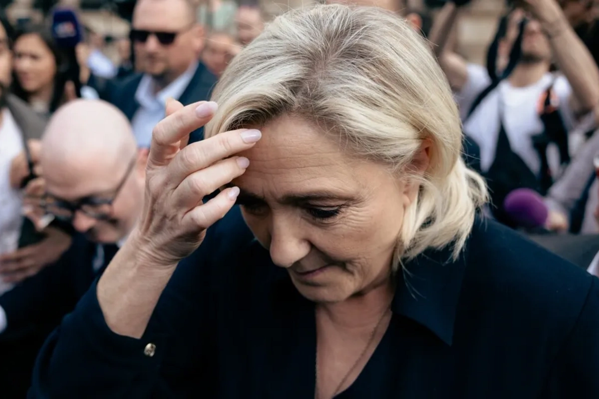 Marin Le Pen ilk dəfə Parisdə dindiriləcək Marin Le Pen ilk dəfə Parisdə dindiriləcək