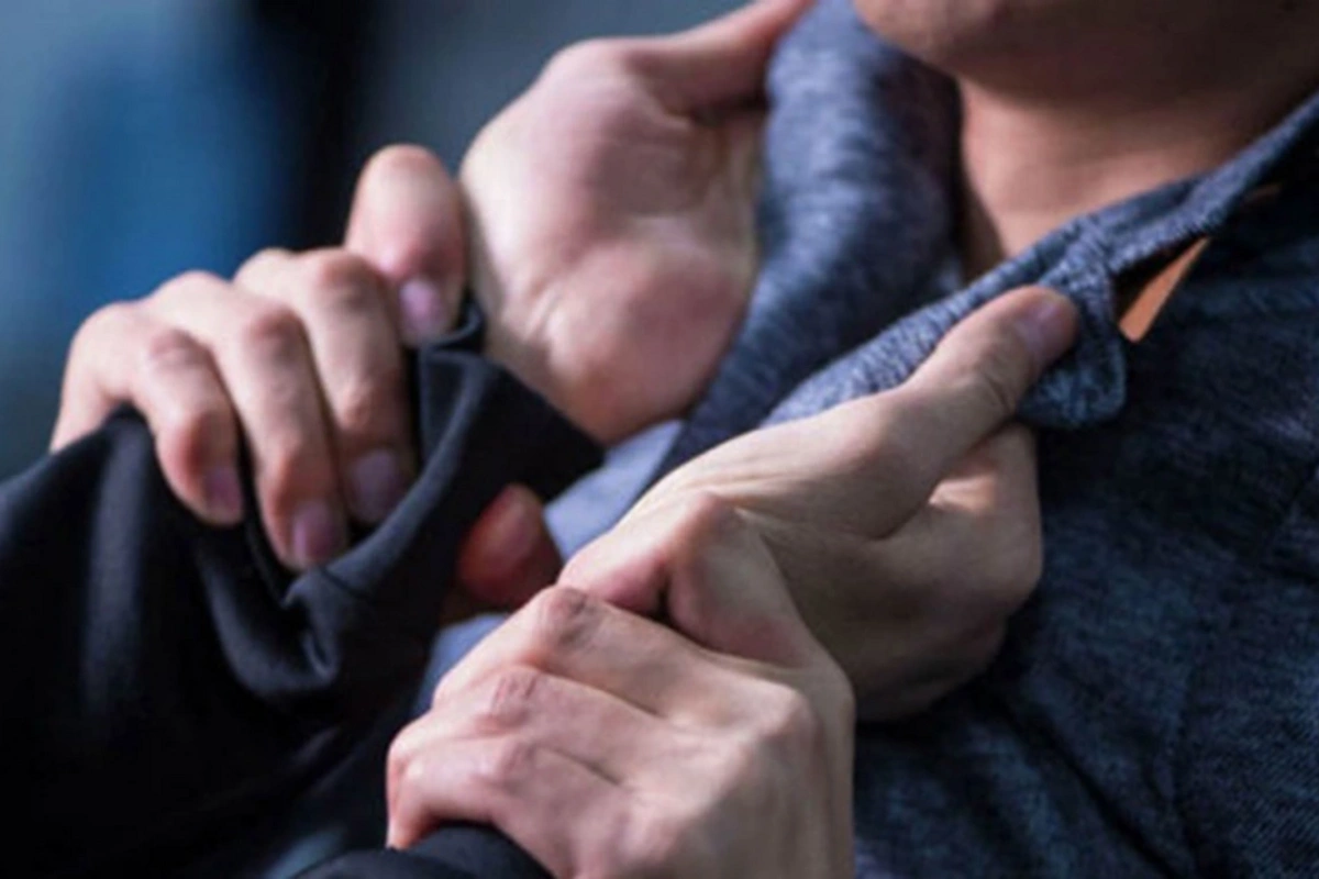 Arvadını təhqir edən qonşusunu qaynı ilə birgə döyən şəxsə hökm oxundu