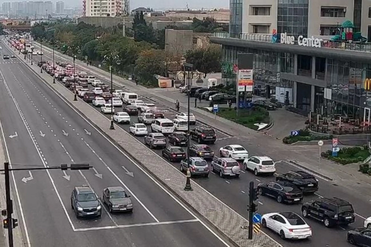 Paytaxtda sıxlıq olan küçələrin SİYAHISI Paytaxtda sıxlıq olan küçələrin SİYAHISI