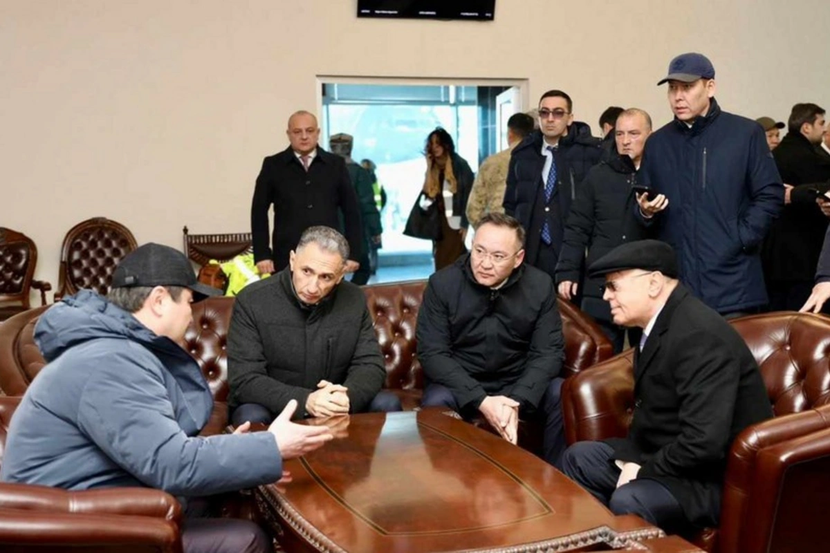Azərbaycan rəsmiləri Qazaxıstandadır
