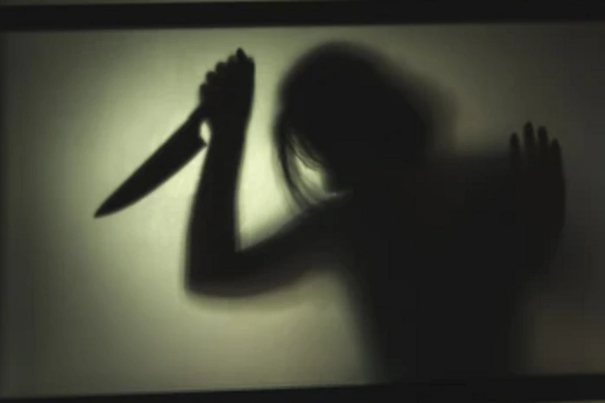 Bakıda yeniyetmə qız anasını döydüyü üçün atasını bıçaqladı