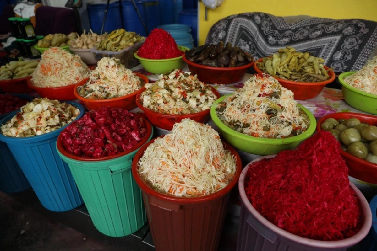 Açıq şəkildə satılan kələm turşusu ilə bağlı araşdırma aparılır