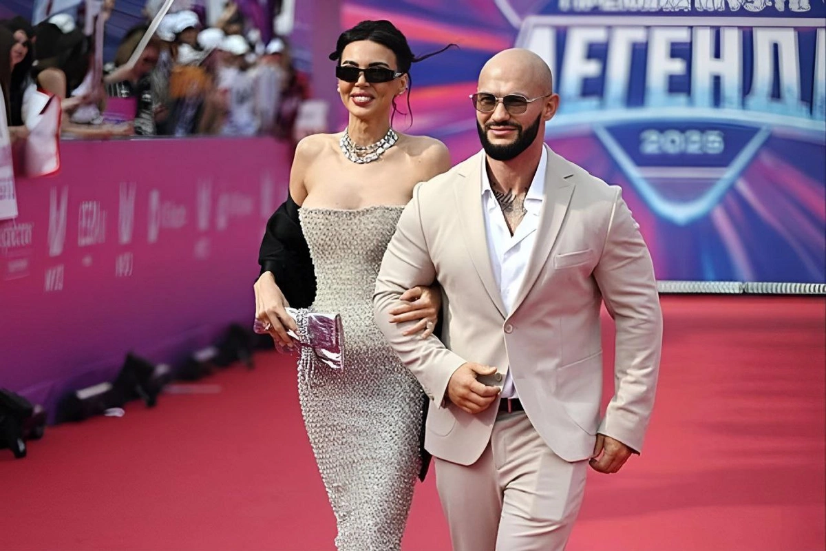На Оксане Самойловой лопнуло платье на премии