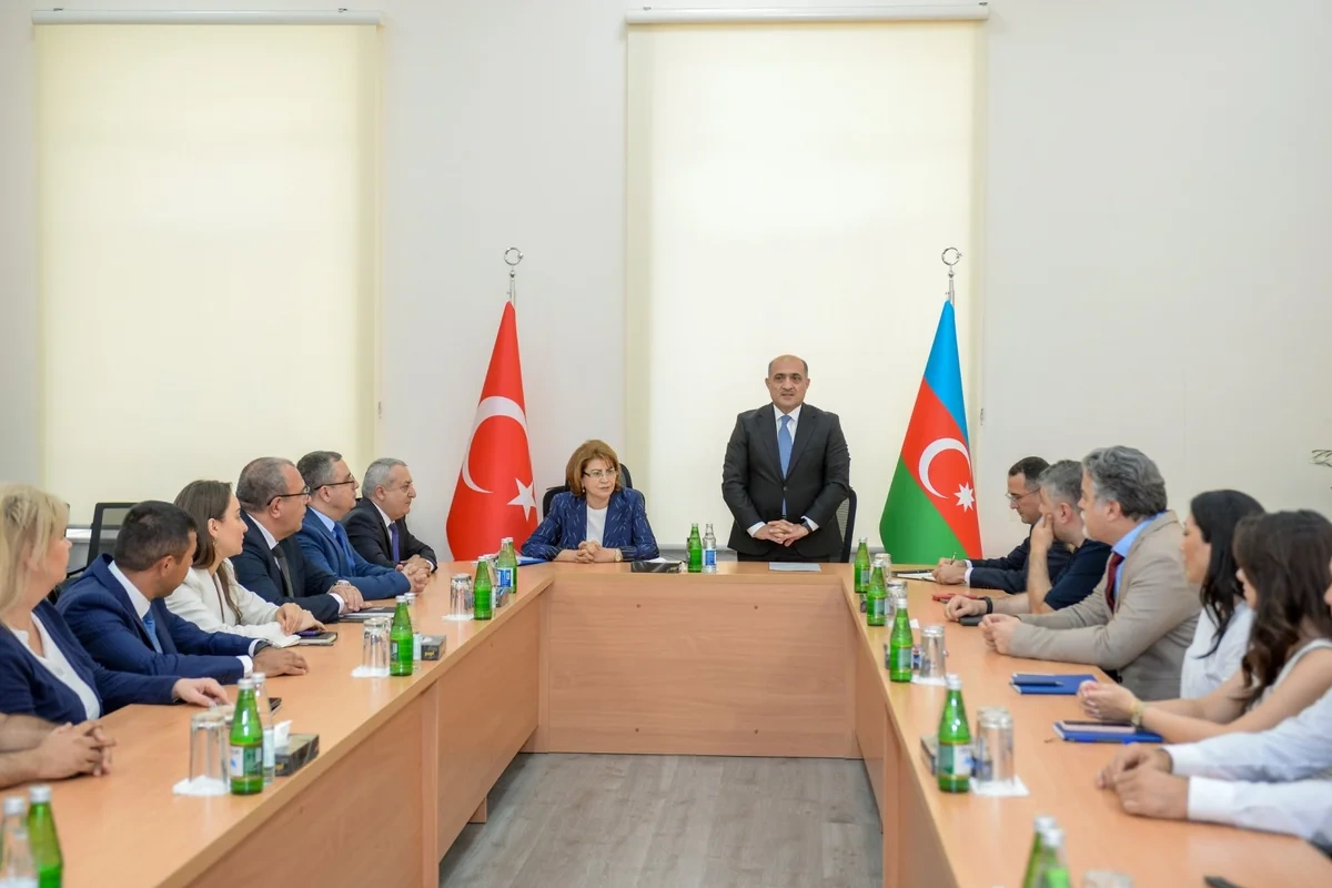 Türkiyə-Azərbaycan Universitetinin ilk rektoru kollektivə təqdim olunub