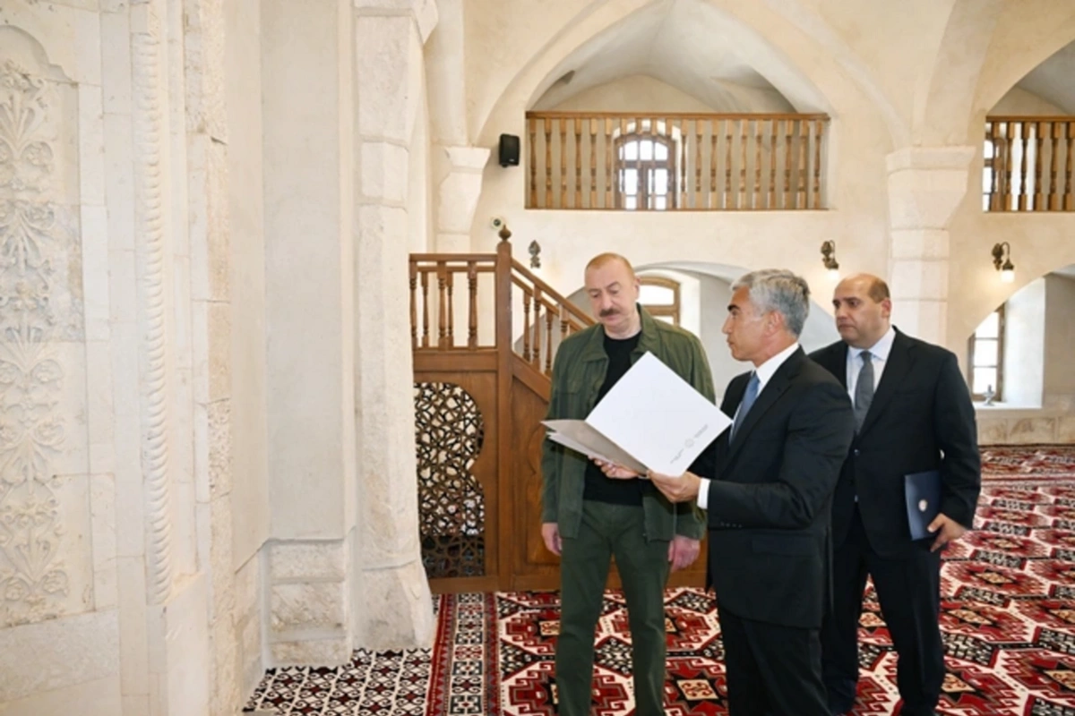 Prezidentin köməkçisi Anar Ələkbərov Qiyaslı məscidindən paylaşım edb Prezidentin köməkçisi Anar Ələkbərov Qiyaslı məscidindən paylaşım edb