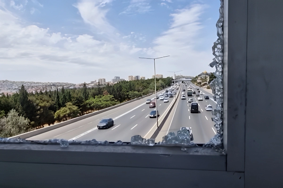 Bakı-Sumqayıt yolundakı yerüstü keçiddə piyadalar üçün CİDDİ TƏHLÜKƏ Bakı-Sumqayıt yolundakı yerüstü keçiddə piyadalar üçün CİDDİ TƏHLÜKƏ