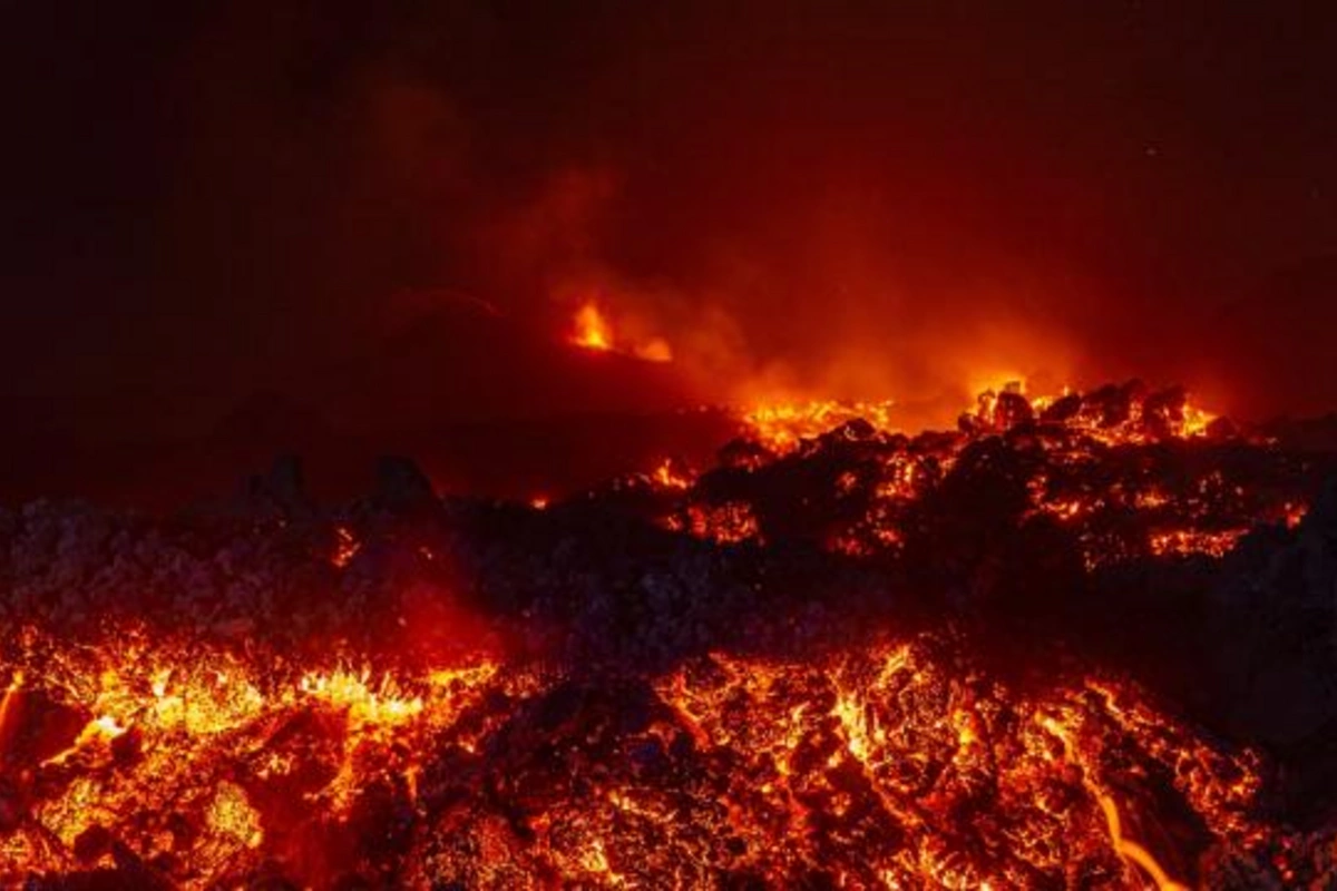İndoneziyada vulkan püskürməsi: 1500-dən çox uçuş ləğv edilib