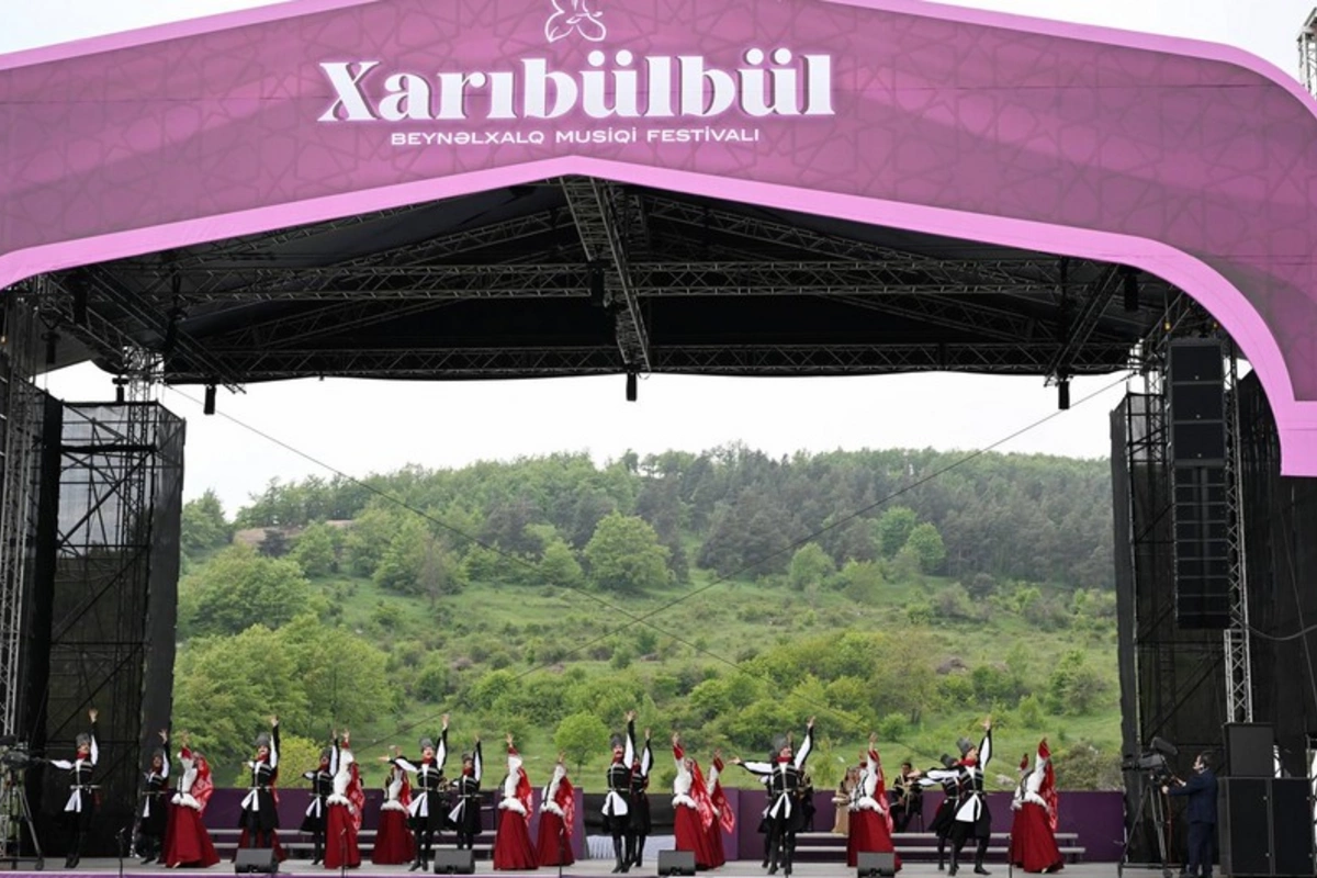 Şuşada Xarıbülbül Beynəlxalq Musiqi Festivalının açılışı olub Şuşada Xarıbülbül Beynəlxalq Musiqi Festivalının açılışı olub