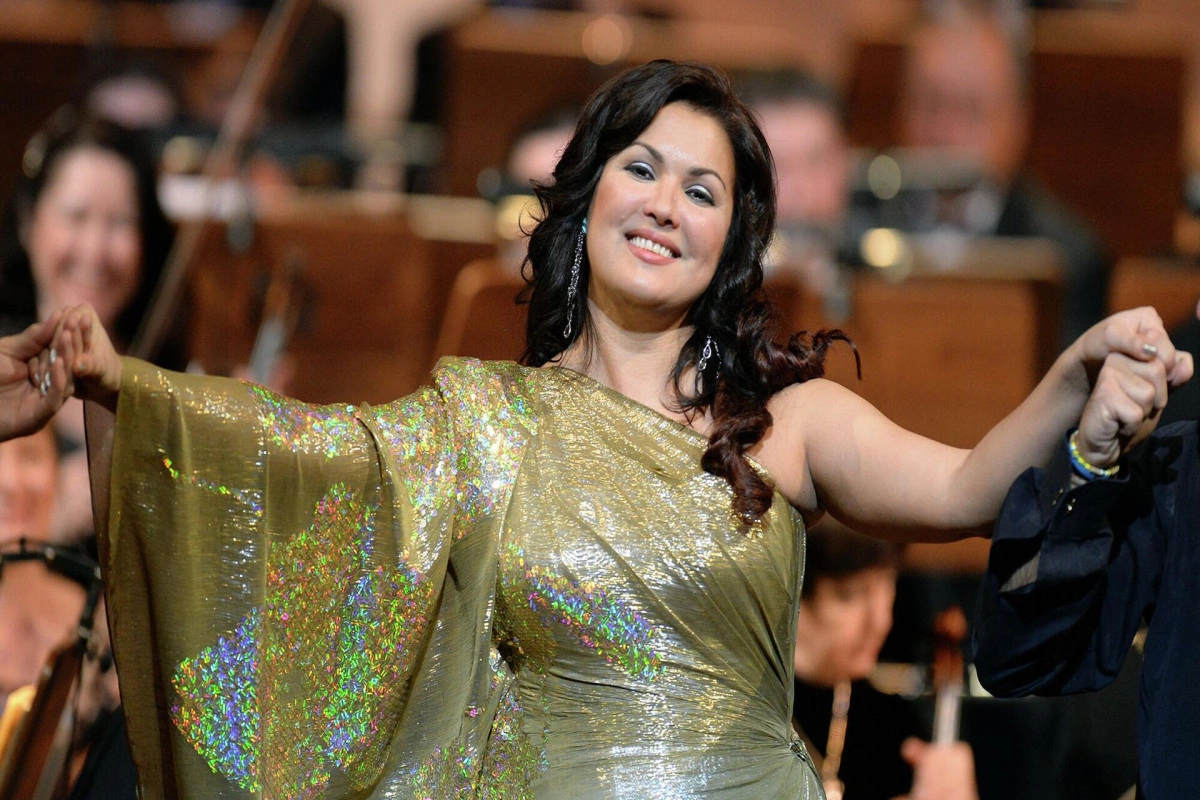 Anna Netrebko declared wanted by bailiffs: in St. Petersburg they demand access to her apartment