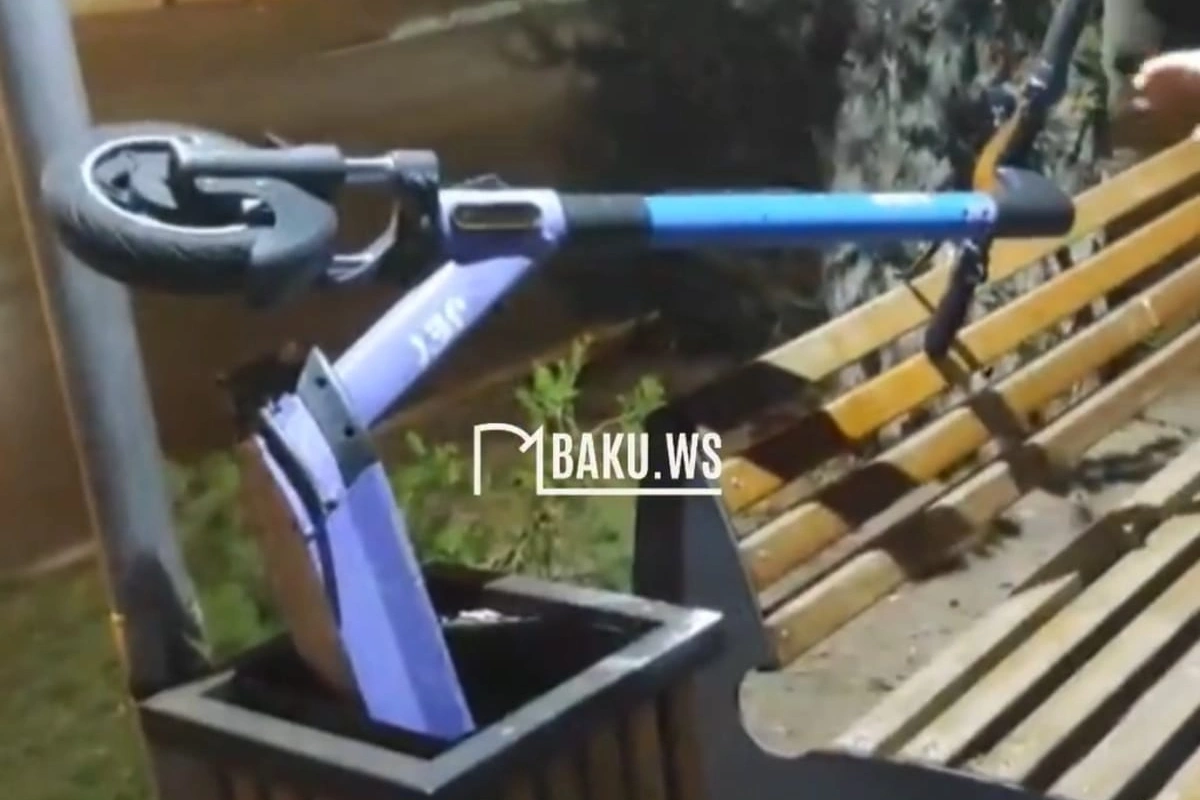 Bakıda skuteri zibil qutusuna atdılar