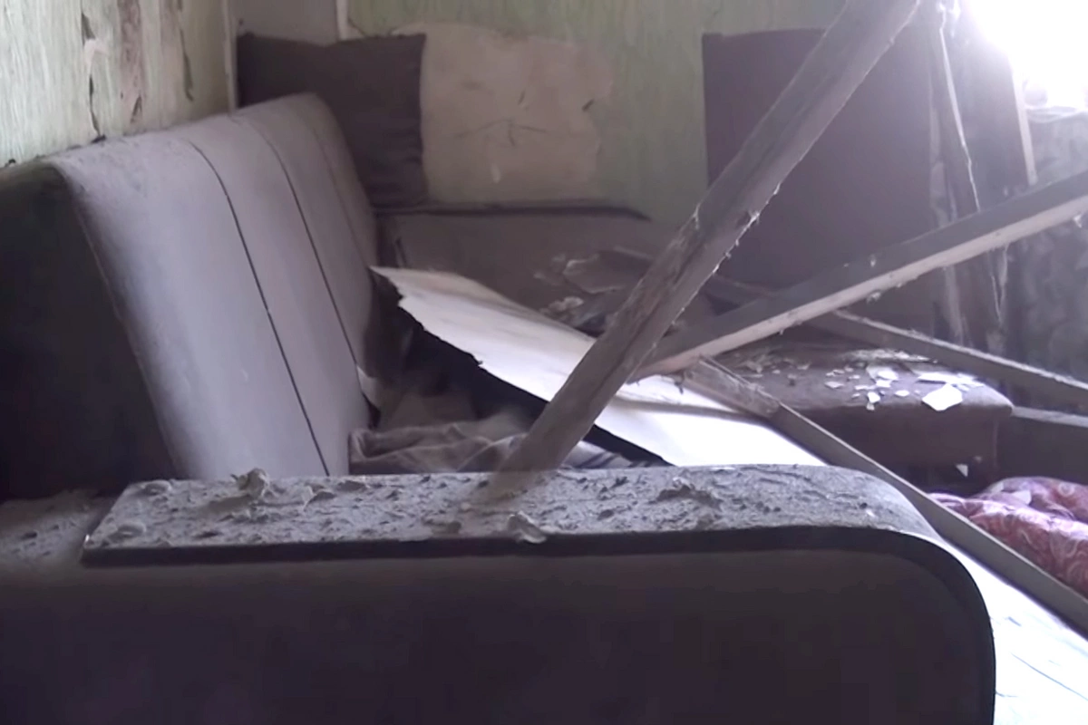 Şabranda evinin tavanı çökən sakin: Qonşular səsimizi eşidib bizi xilas etdilər