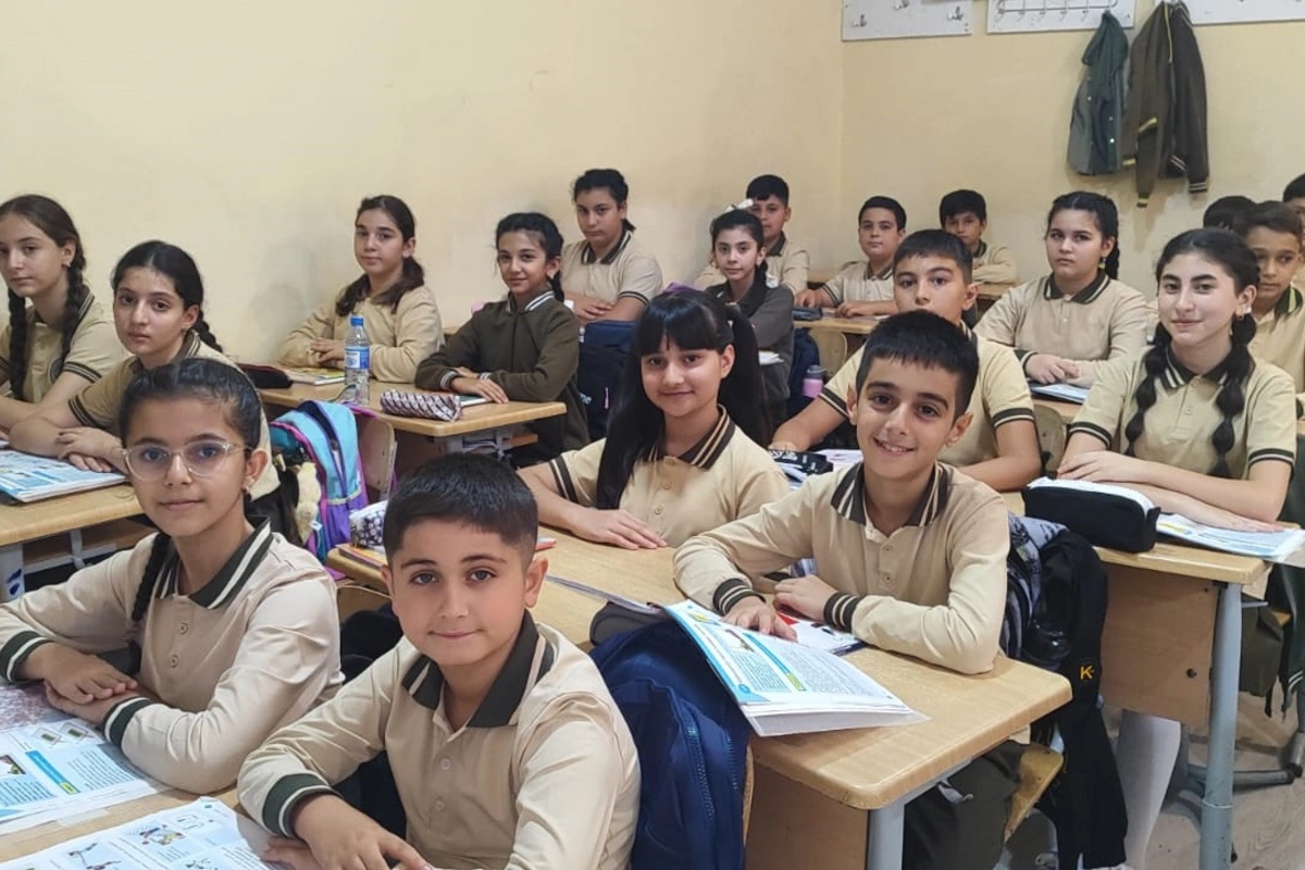 Uşaqları məktəblərdə izləyən təhlükə - Nəyi düz etmirik?