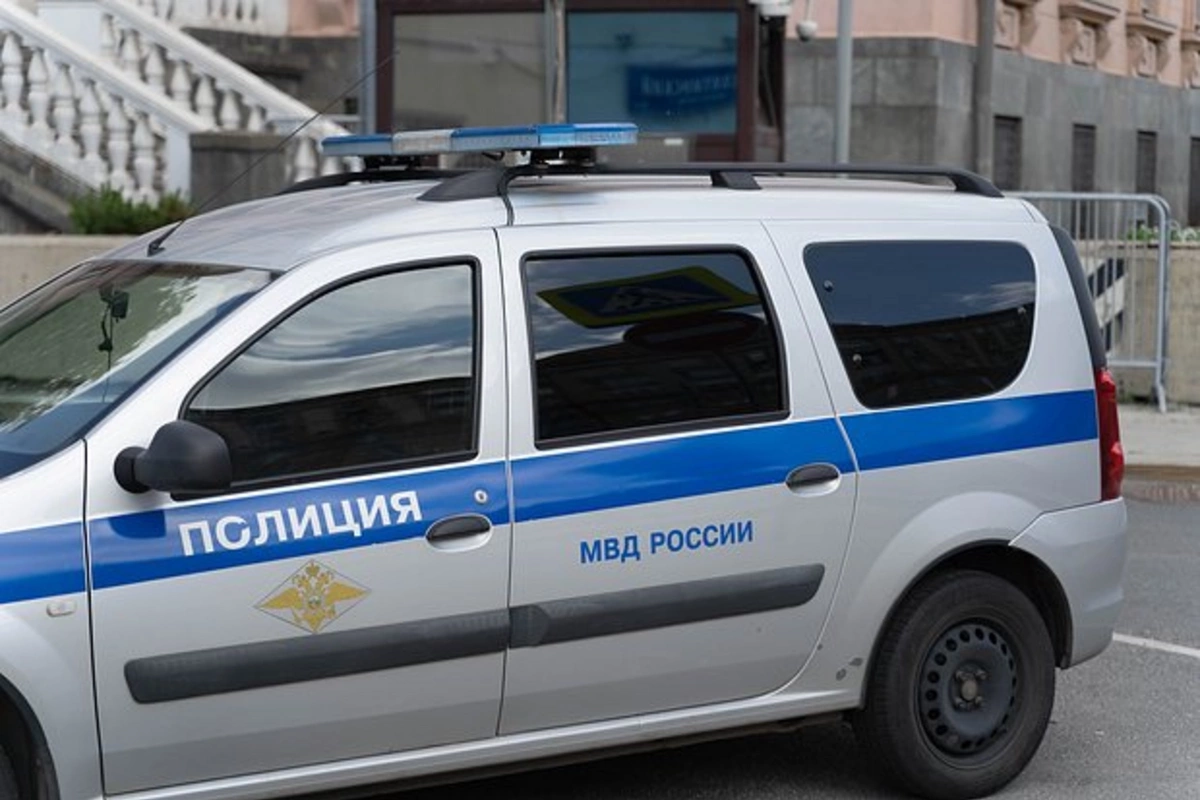 СМИ: Троих сотрудников дорожной полиции расстреляли в Махачкале