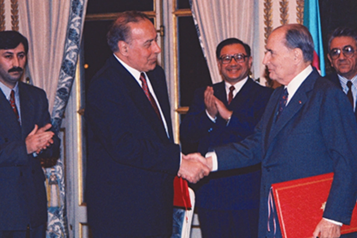 Sabiq baş nazir Heydər Əliyevin Fransa səfərindən danışdı: Sanki ermənilərin başına daş yağdı