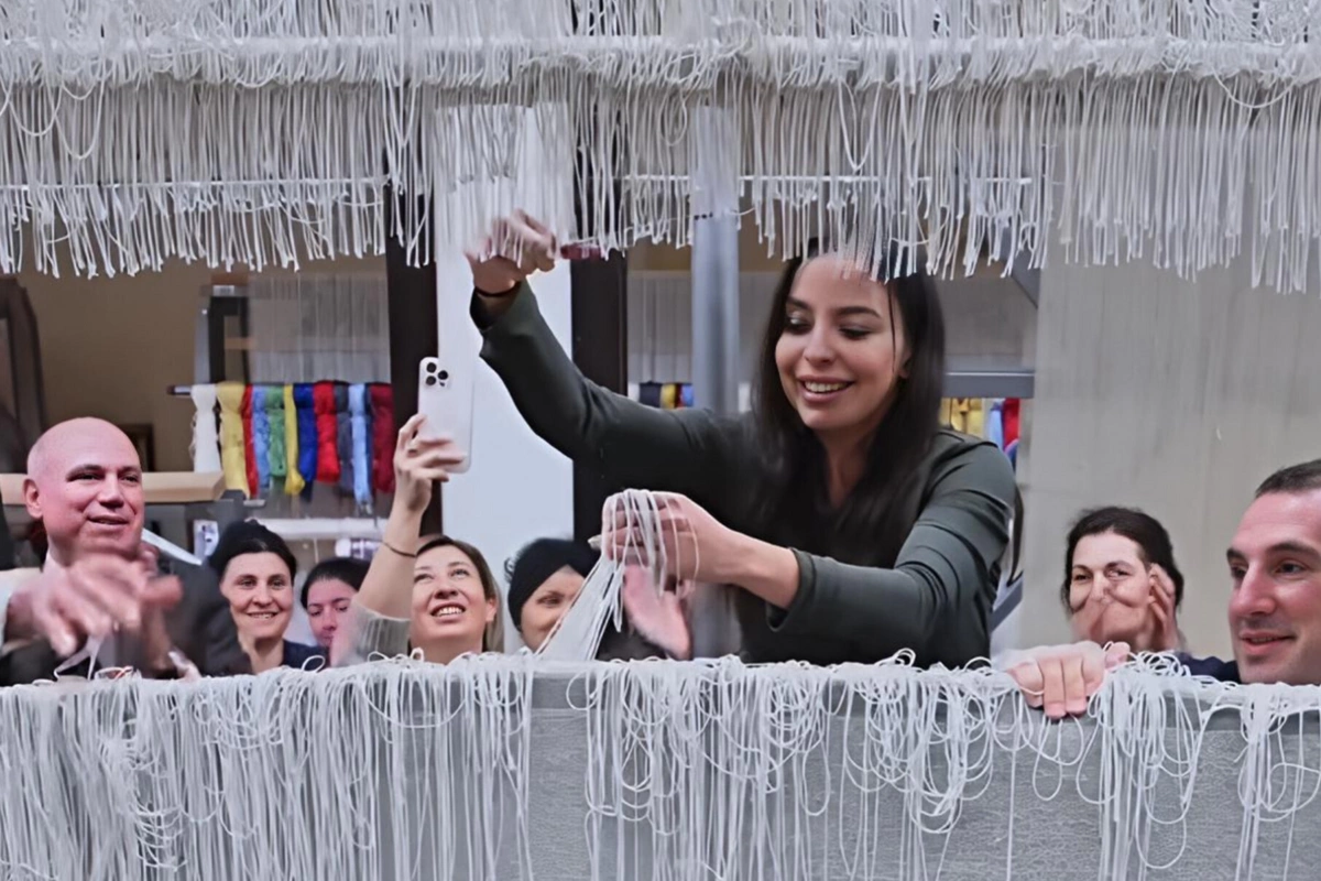 Şuşa məscidi üçün hazırlanan ən böyük dairəvi əl xalçasının kəsim mərasimindən görüntülər