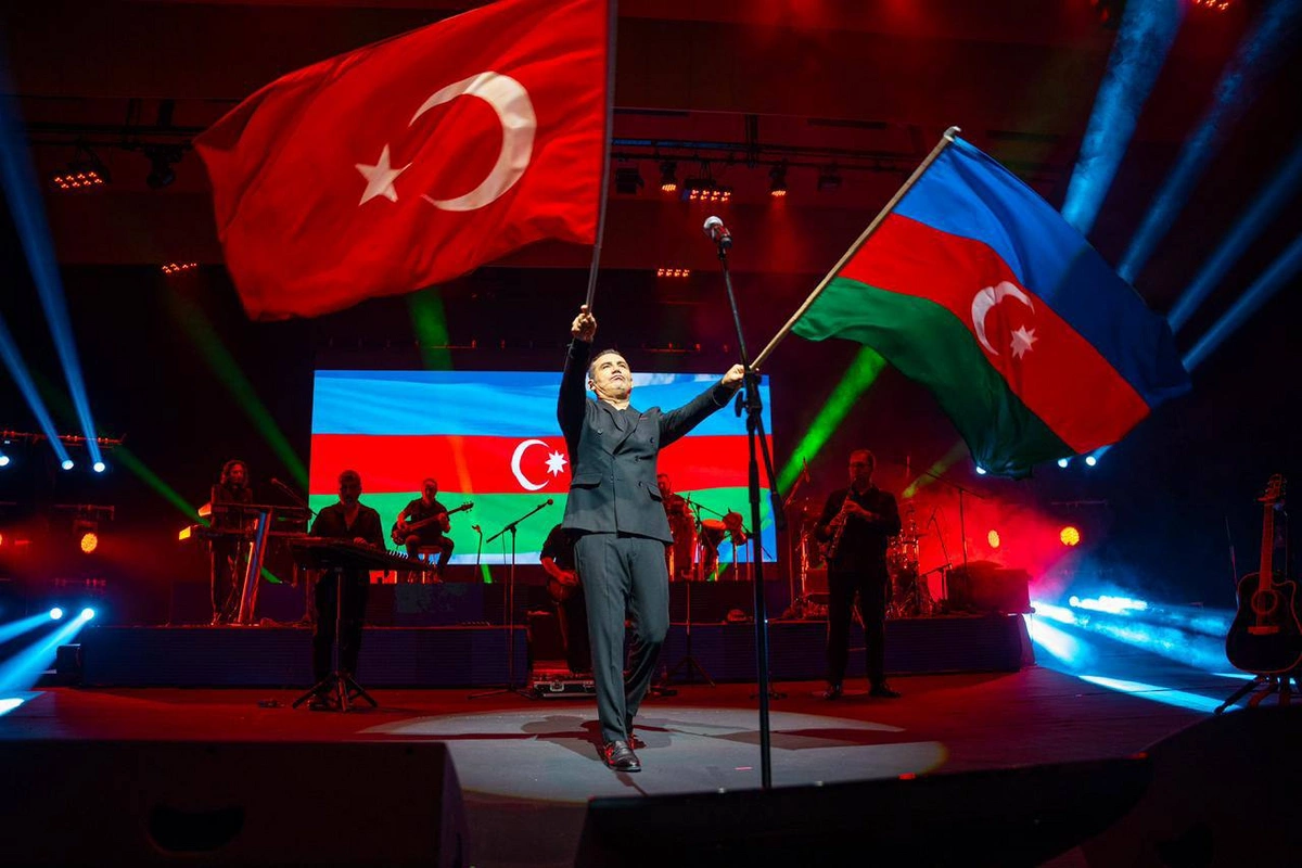 Ferhat Göçerin möhtəşəm Bakı konsertindən GÖRÜNTÜLƏR