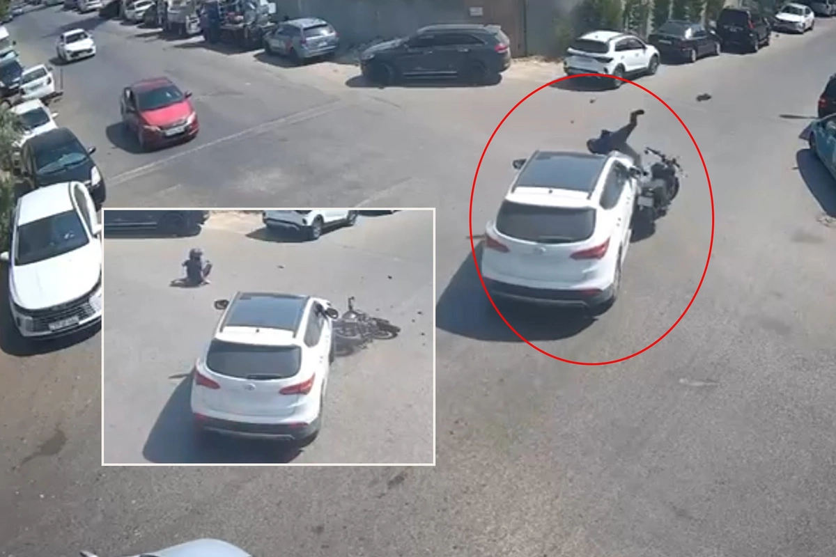 Bakıda motosikletlə maşının toqquşma ANI