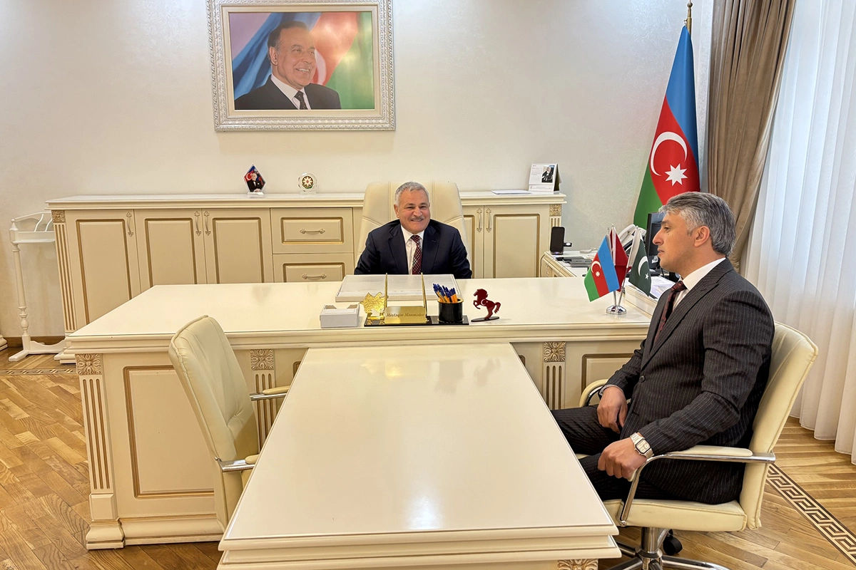 İcra başçısının bank müdiri ilə görüşü tənqid olundu