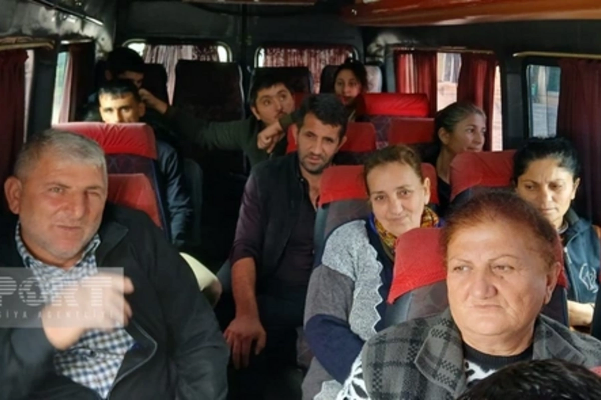 Ağdərənin Həsənriz kəndinə növbəti köç yola salınıb Ağdərənin Həsənriz kəndinə növbəti köç yola salınıb