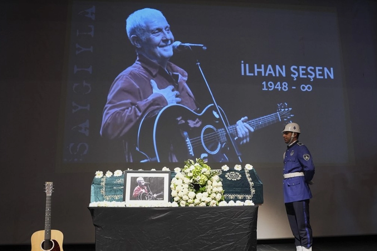 İlhan Şeşenin cənazəsi liftdə qaldı İlhan Şeşenin cənazəsi liftdə qaldı