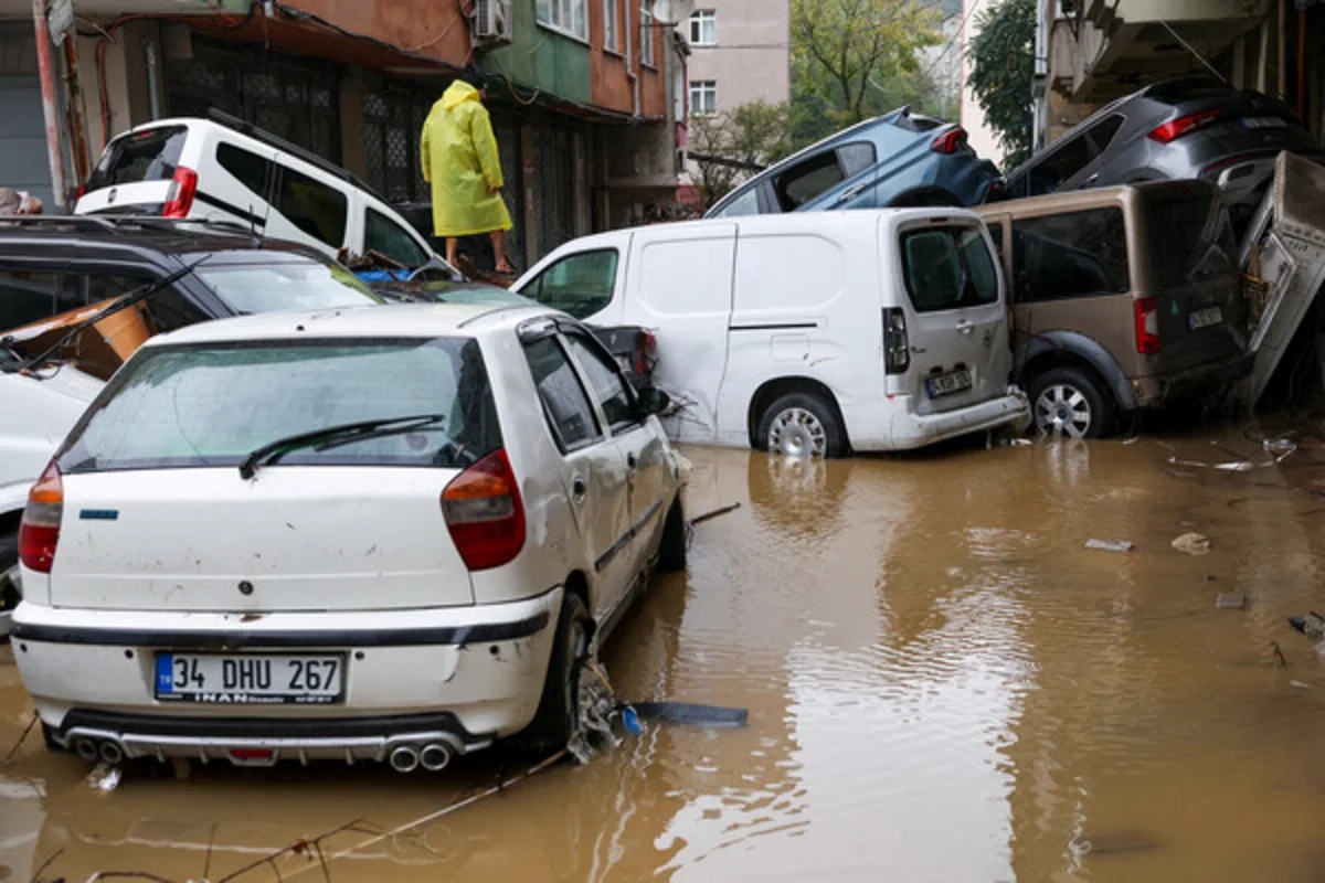 İstanbulda sel fəlakətində ölənlərin sayı 6-ya çatıb