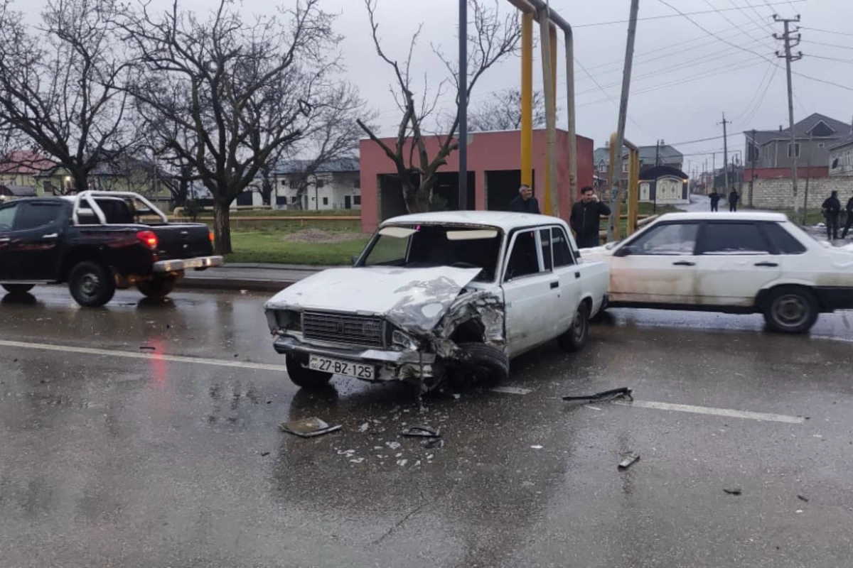 Xaçmazda üç avtomobil toqquşub, xəsarət alan var