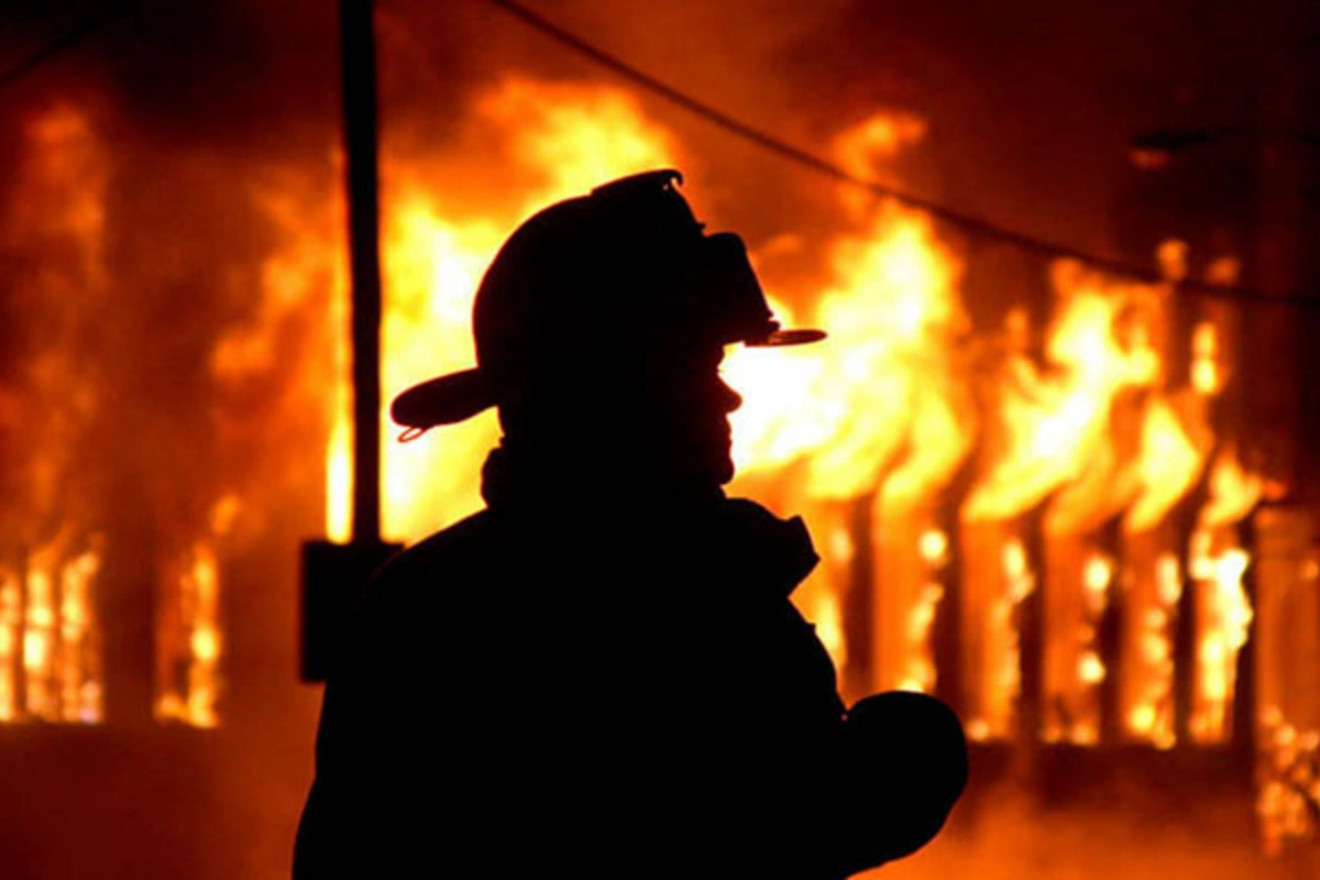 Baksol yolunda məişət tullantıları yığılmış ərazidə yanğın başlayıb