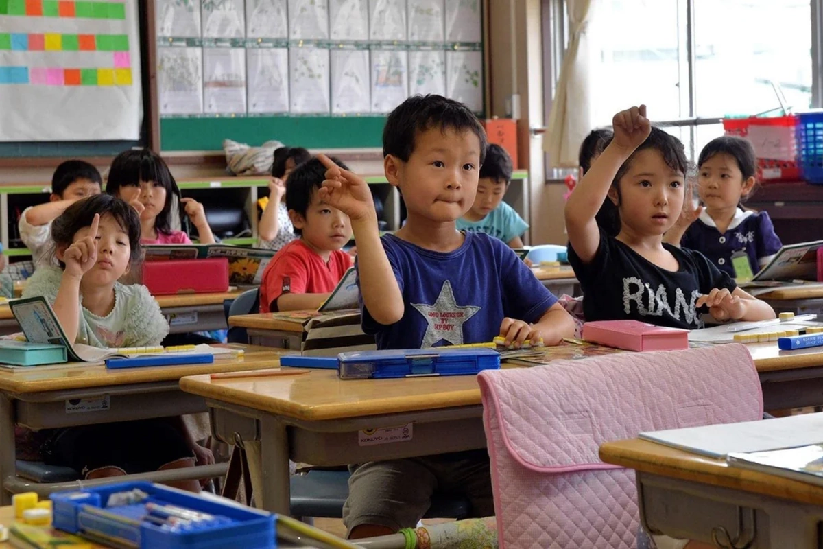 Yaponiya məktəblərində kütləvi zəhərlənmə: Yüzlərlə uşaq və müəllim zərər çəkib