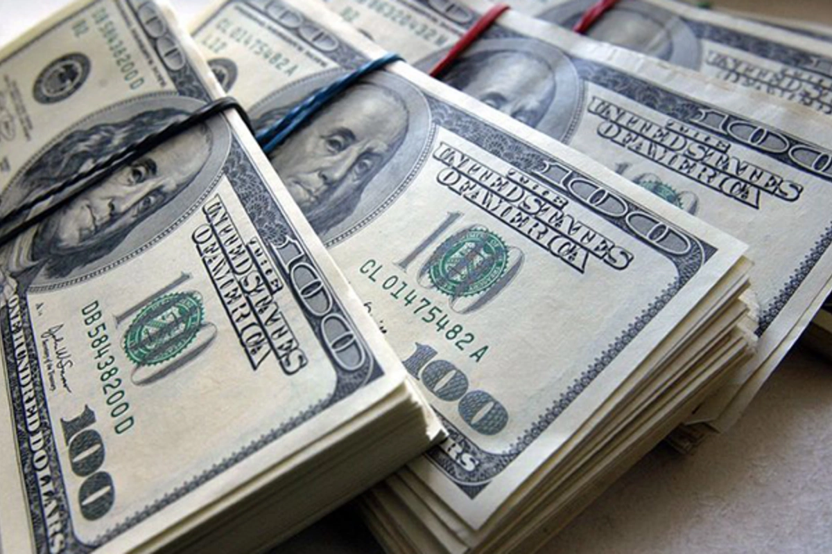 Xəstəyəm deyib məktəbliylə intim münasibətdə oldu, anasının pullarını OĞURLADI