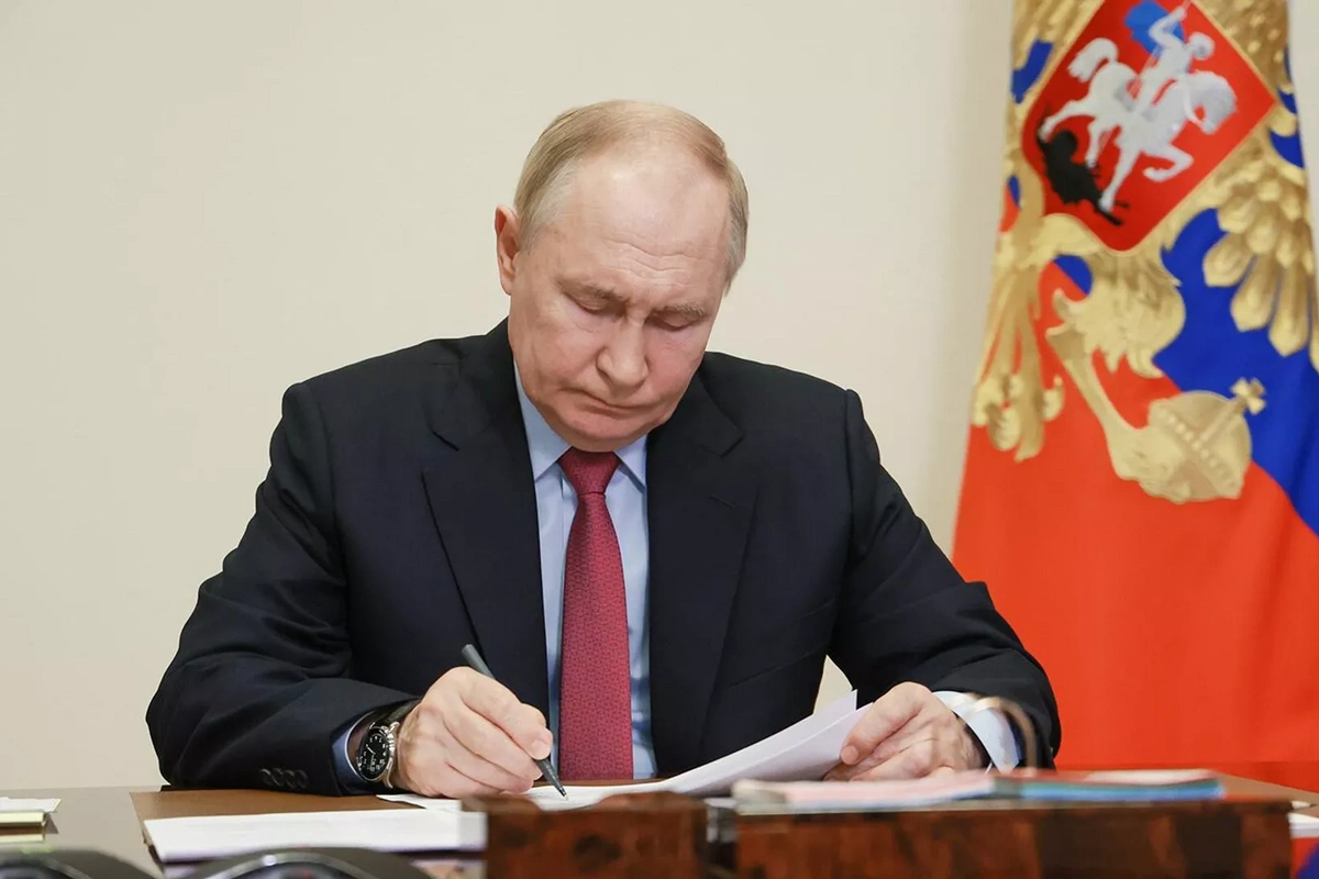Putin Gürcüstan vətəndaşları üçün vizasız rejimi genişləndirib Putin Gürcüstan vətəndaşları üçün vizasız rejimi genişləndirib