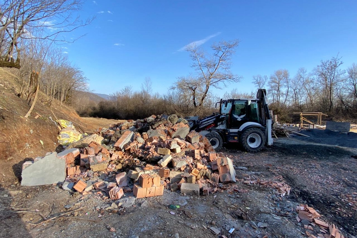 Qəbələdə meşə fondu torpağında qanunsuz tikinti aşkarlanıb, qanunamüvafiq tədbirlər görülüb