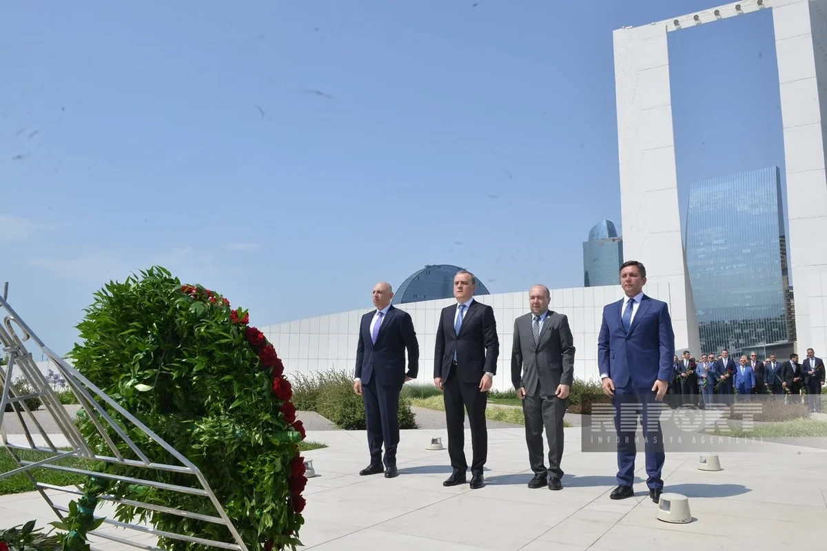 Коллектив МИД Азербайджана посетил Парк Победы