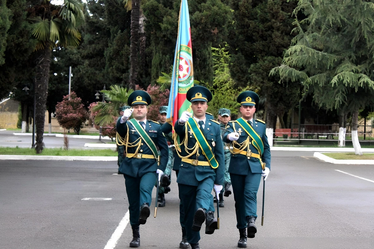 Hərbi xidməti başa vuran sərhədçi əsgərlər evlərinə yola salınıb