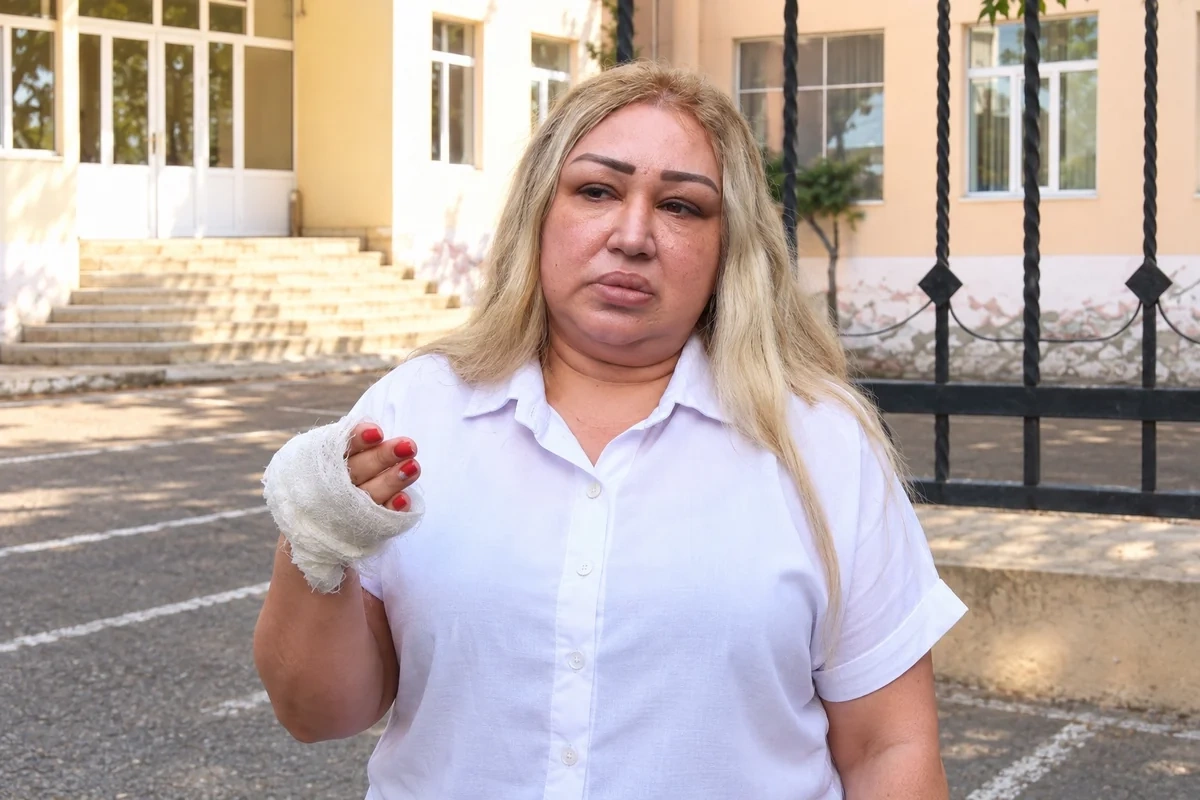 Ağstafada müəllim yoldaşı ilə dalaşan qadın: Məni telefonla çəkirdi