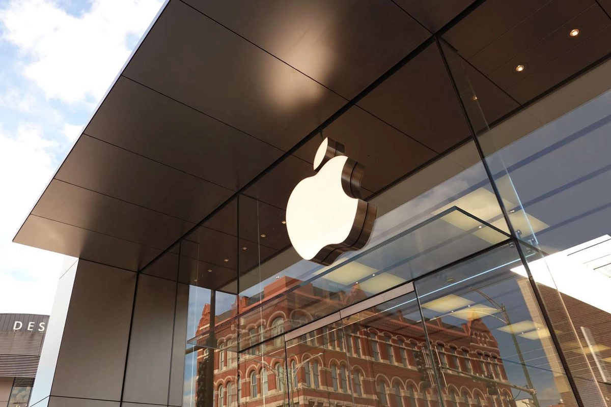Apple yenidən dünyanın ən bahalı şirkəti oldu